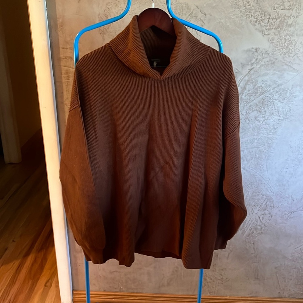 Free People size Medium turtle neck sweater. Never worn!